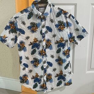 Men’s button down short sleeve shirt.